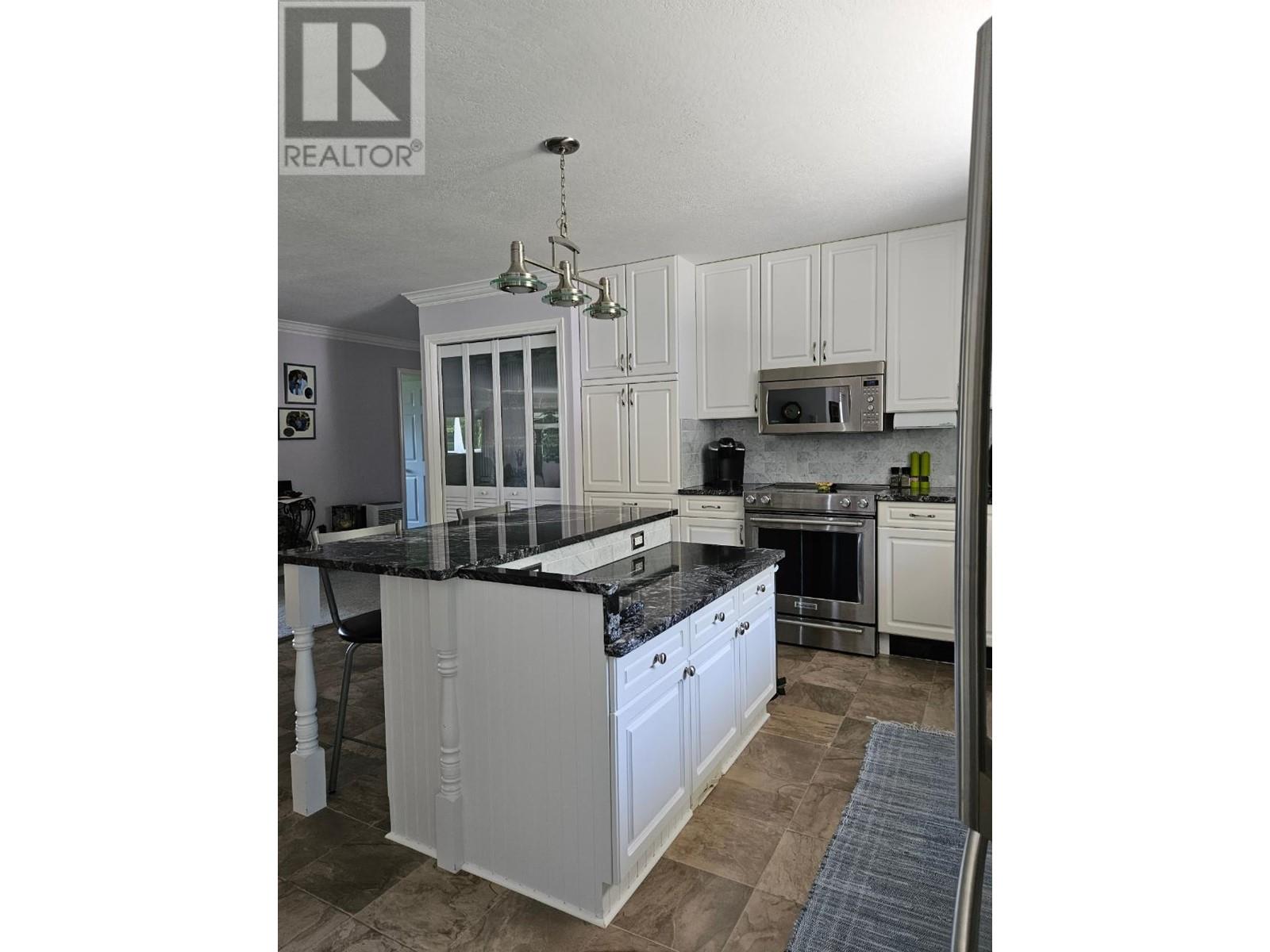 303 Nelson Avenue, Nakusp, British Columbia  V0G 1R0 - Photo 5 - 10334386