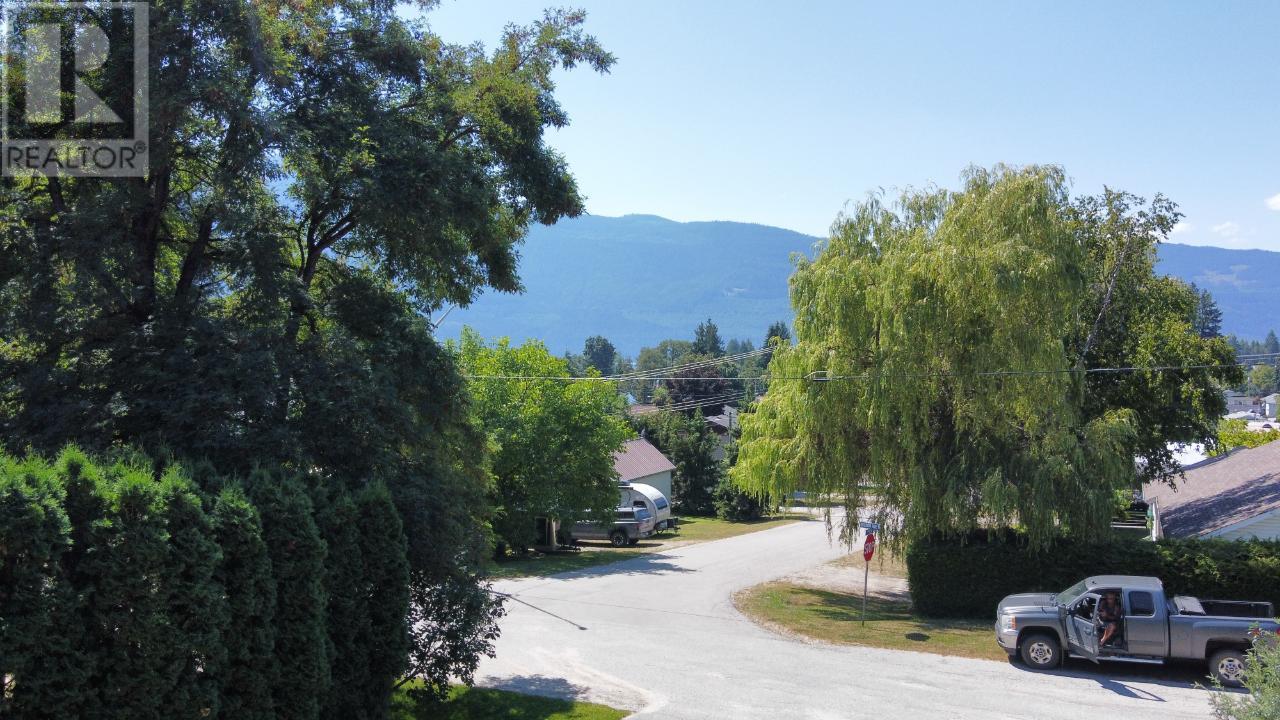 303 Nelson Avenue, Nakusp, British Columbia  V0G 1R0 - Photo 54 - 10334386