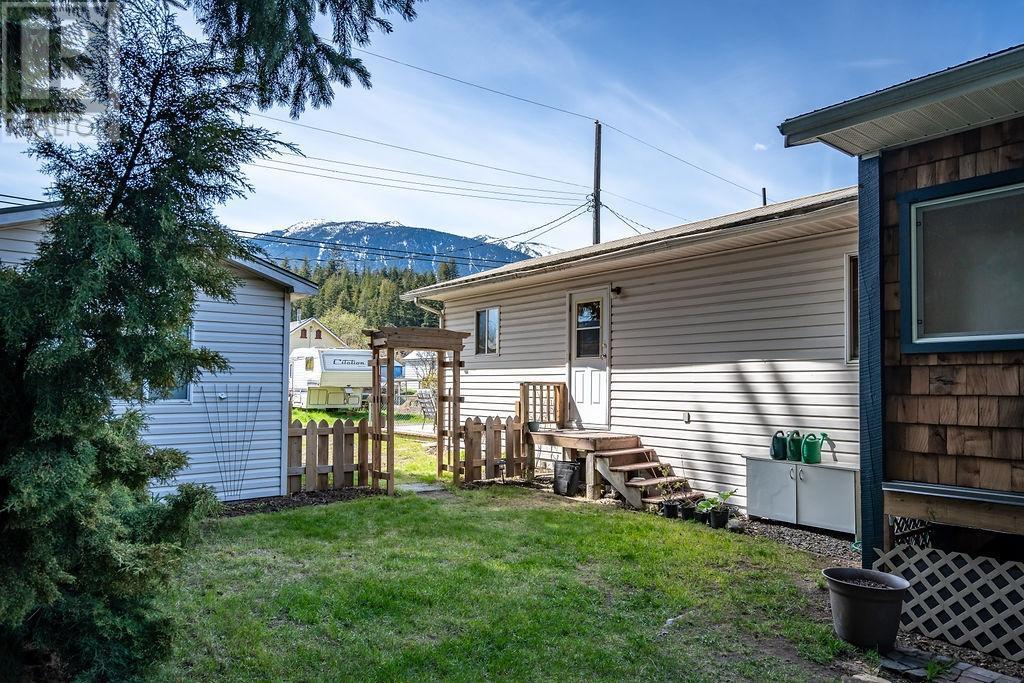 235 B Avenue, Kaslo, British Columbia  V0G 1M0 - Photo 35 - 10333360