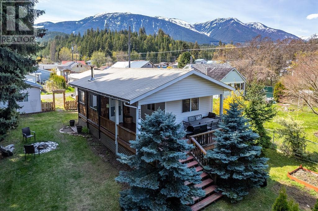 235 B Avenue, Kaslo, British Columbia  V0G 1M0 - Photo 4 - 10333360