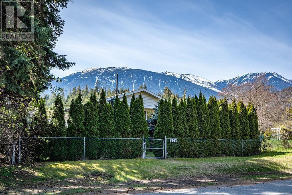 235 B Avenue, Kaslo, British Columbia  V0G 1M0 - Photo 6 - 10333360