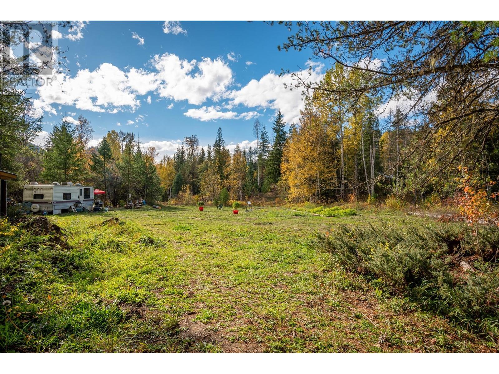 222 Rosebud Lake Road, Nelway, British Columbia  V0G 1Z0 - Photo 5 - 10335251