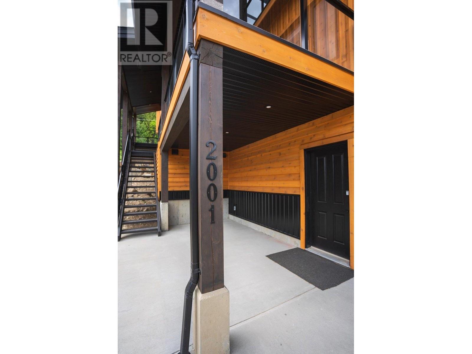 2001 Crest Road Unit# B, Rossland, British Columbia  V0G 1Y0 - Photo 2 - 10336167