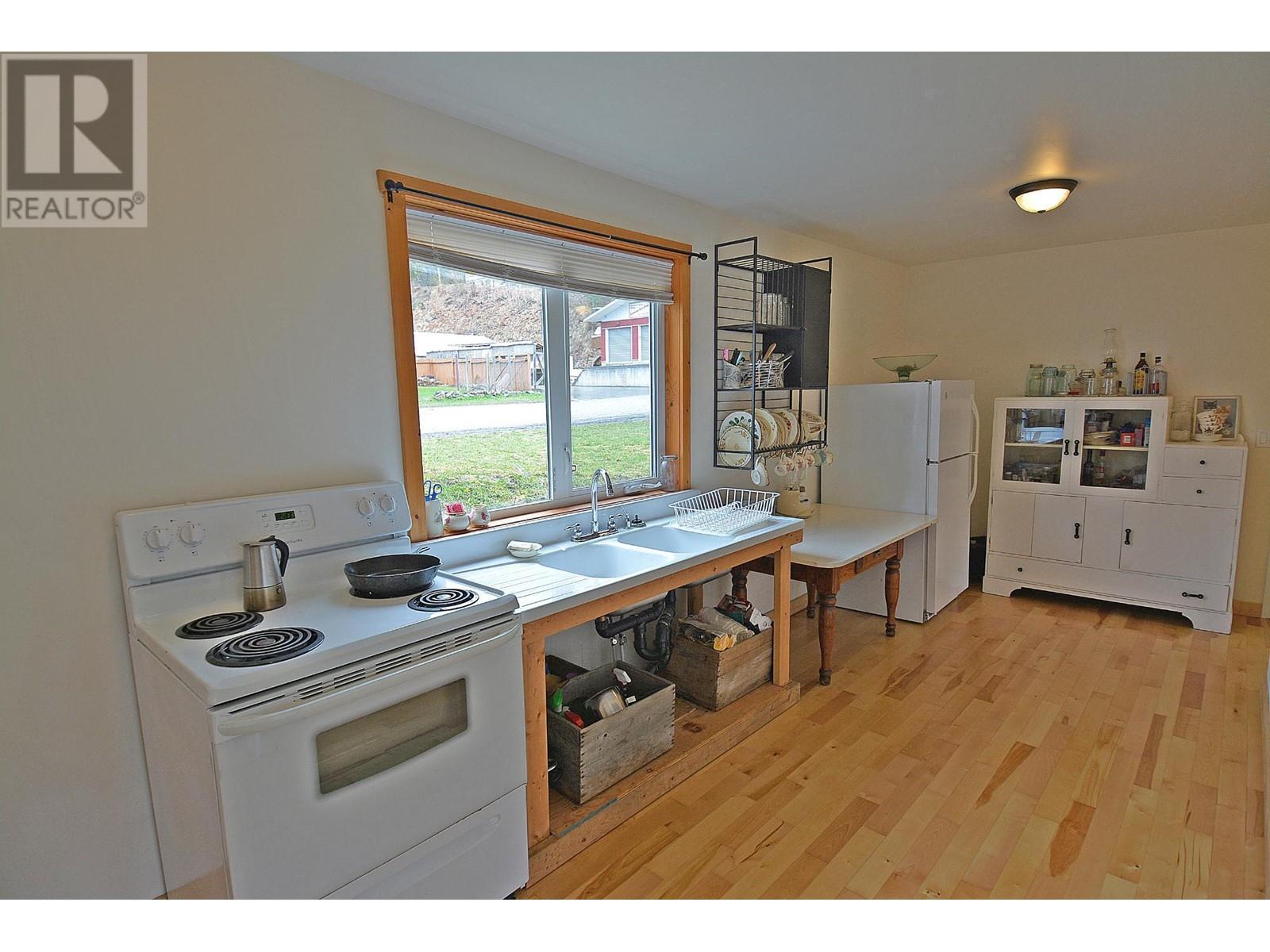 124 Lake Avenue, Silverton, British Columbia  V0G 1S0 - Photo 12 - 10336864