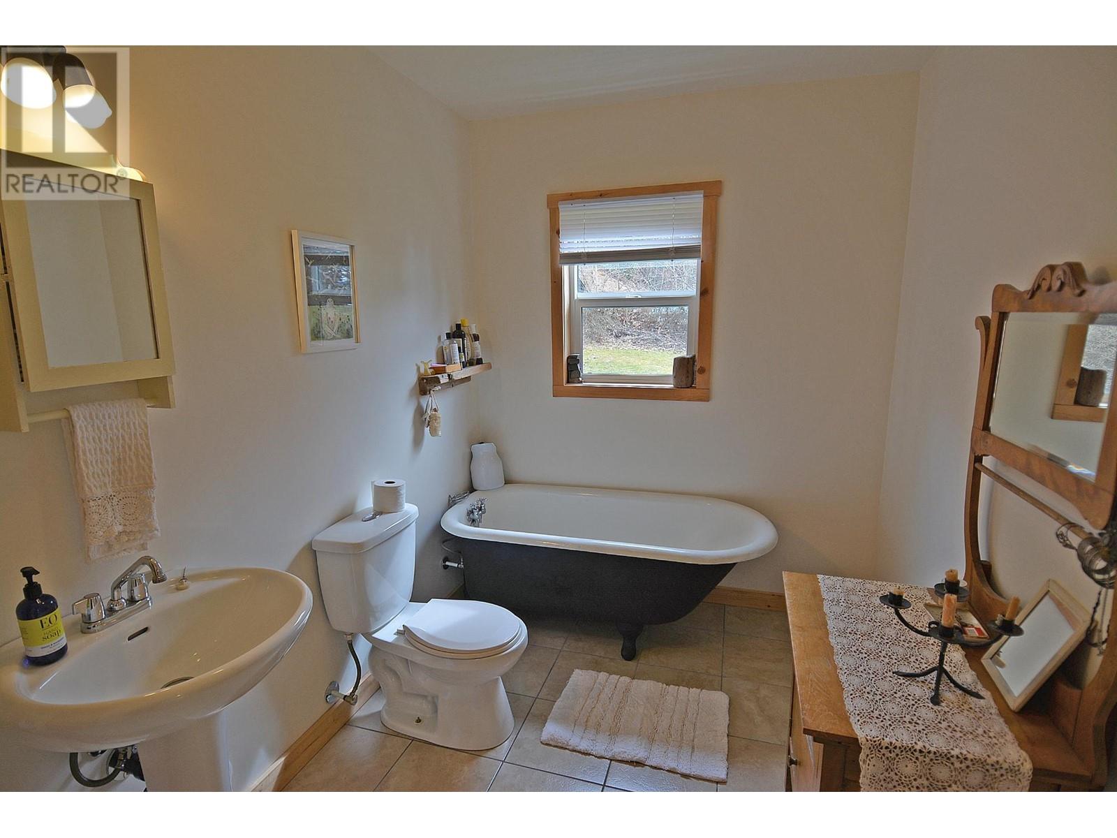 124 Lake Avenue, Silverton, British Columbia  V0G 1S0 - Photo 18 - 10336864