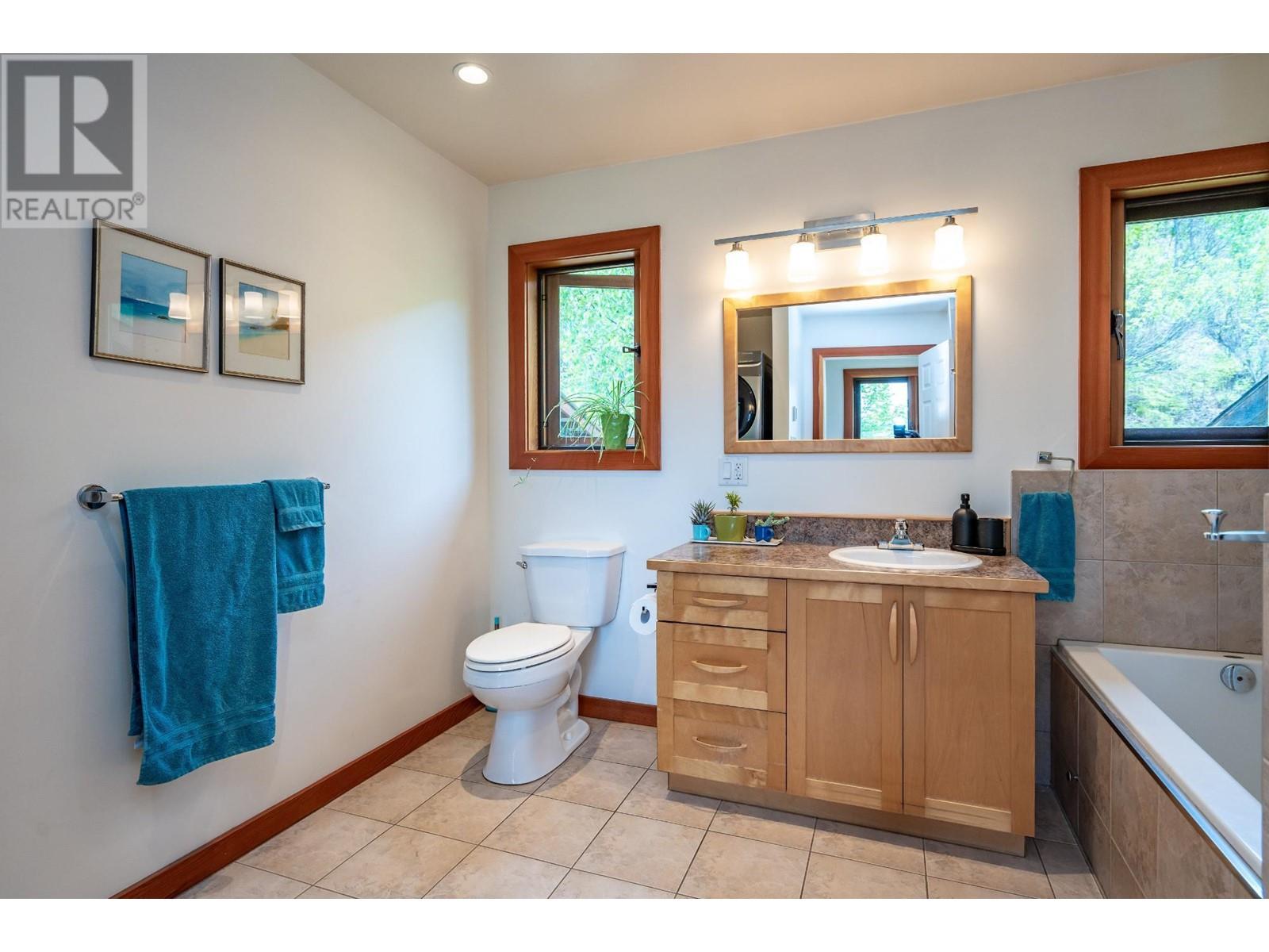 296 Full Moon Road, Rosebery, British Columbia  V0G 1S1 - Photo 27 - 10336315