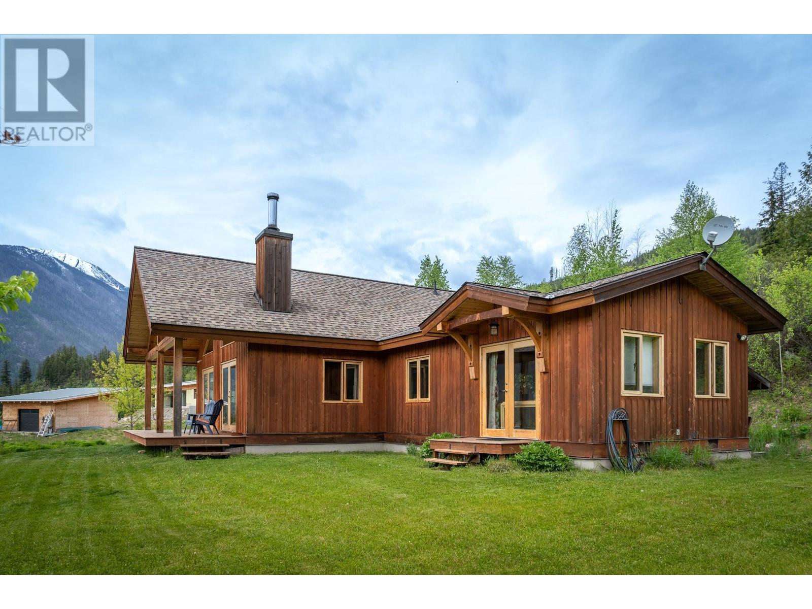 296 Full Moon Road, Rosebery, British Columbia  V0G 1S1 - Photo 5 - 10336315