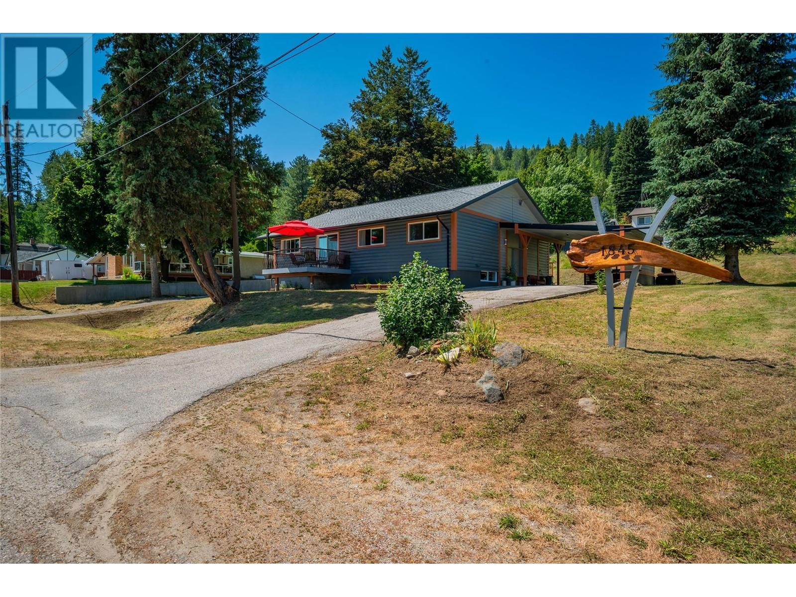 1845 Third Street, Fruitvale, British Columbia  V0G 1L0 - Photo 1 - 10337160