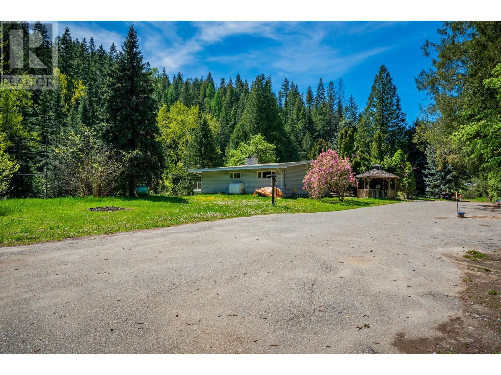 3650 Place Road, Crescent Valley, British Columbia  V0G 1H0 - Photo 3 - 10336813