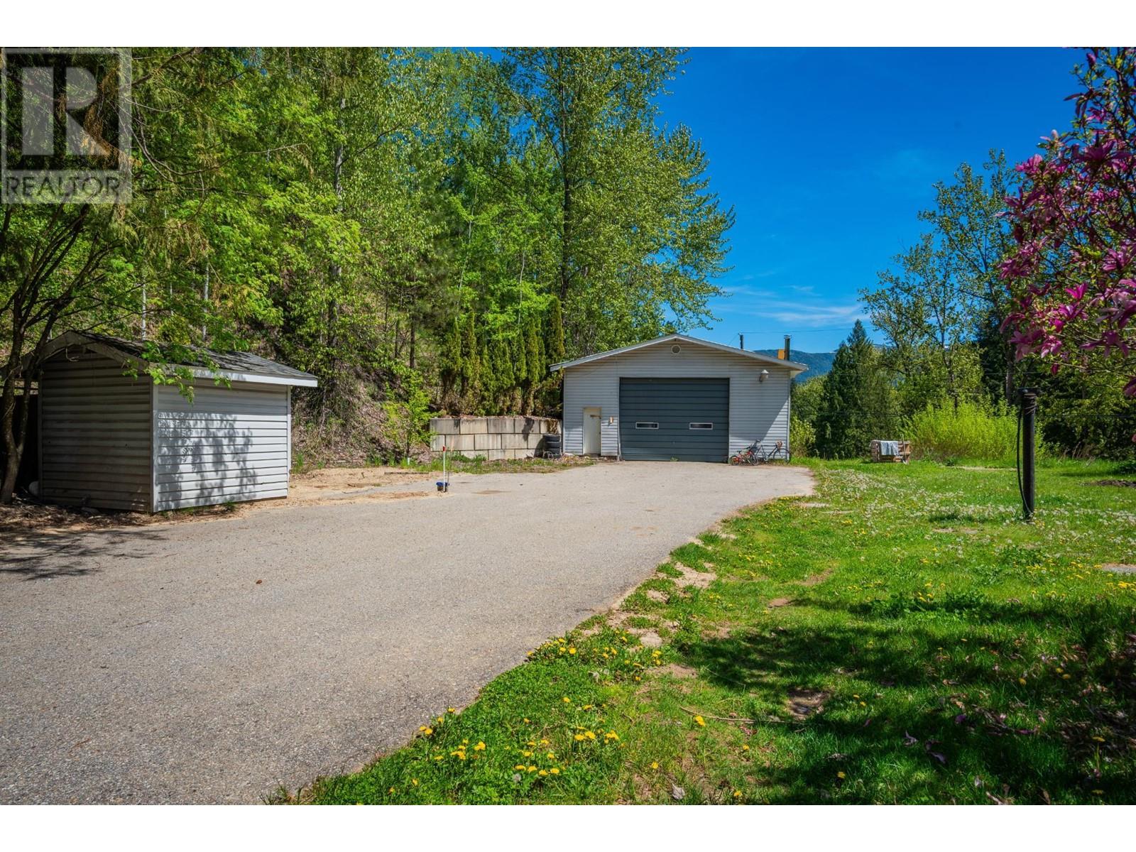 3650 Place Road, Crescent Valley, British Columbia  V0G 1H0 - Photo 5 - 10336813
