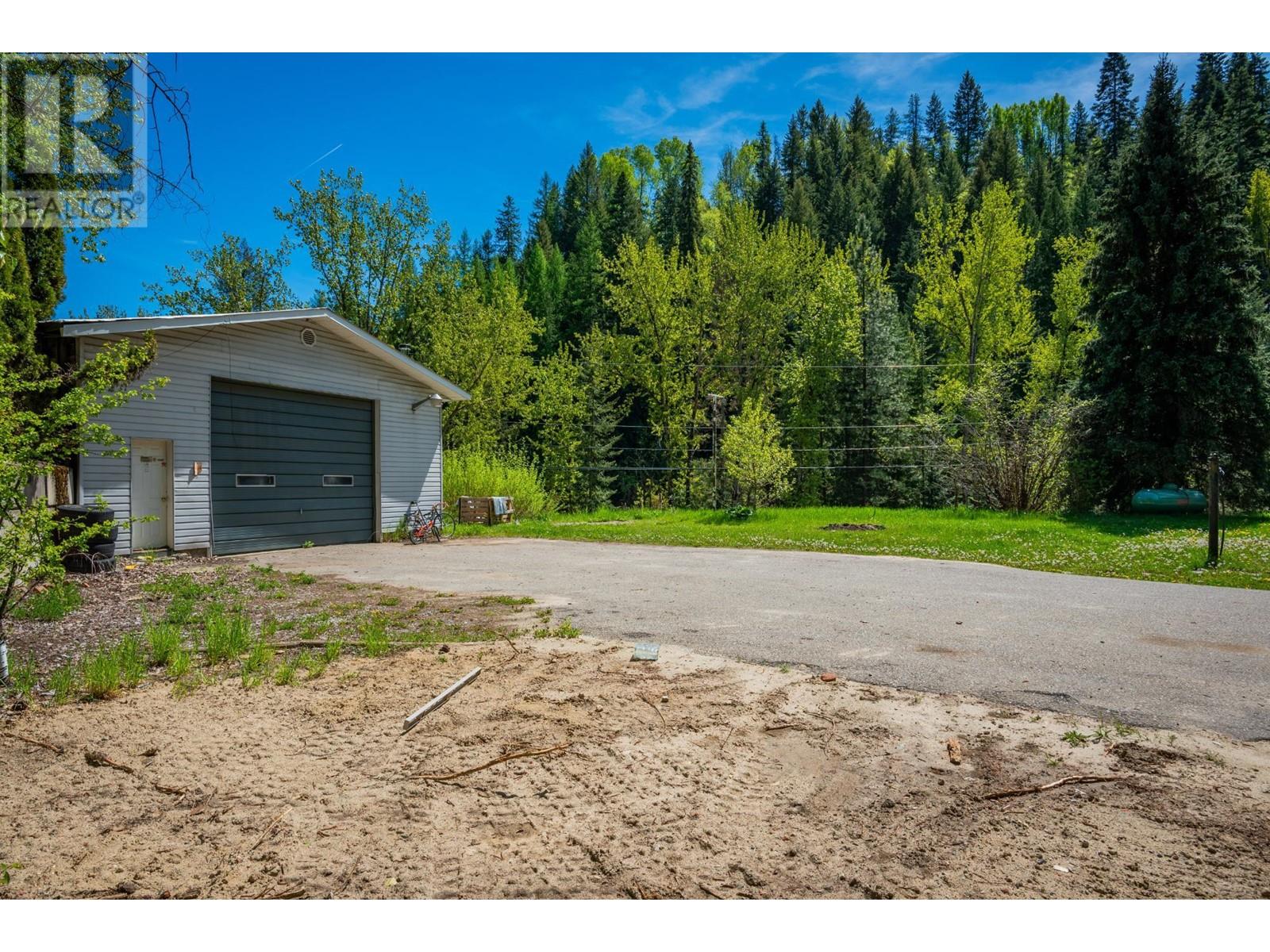 3650 Place Road, Crescent Valley, British Columbia  V0G 1H0 - Photo 6 - 10336813