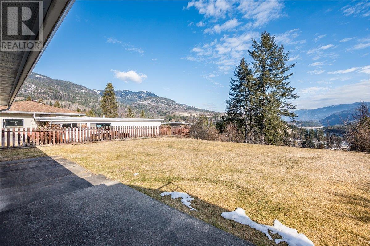 1309 6th Street, Genelle, British Columbia  V0G 1G0 - Photo 4 - 10335658