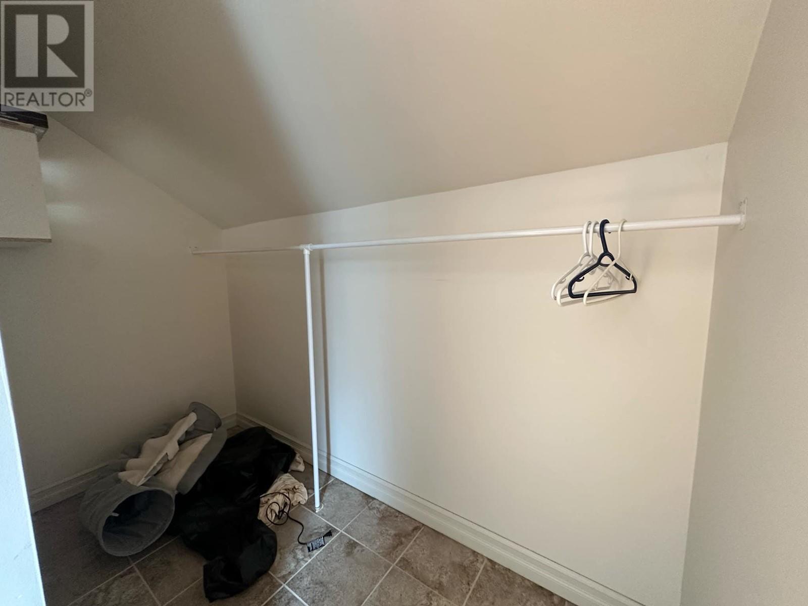 1860 Oak Street, Trail, British Columbia  V1R 3Z6 - Photo 12 - 10338000