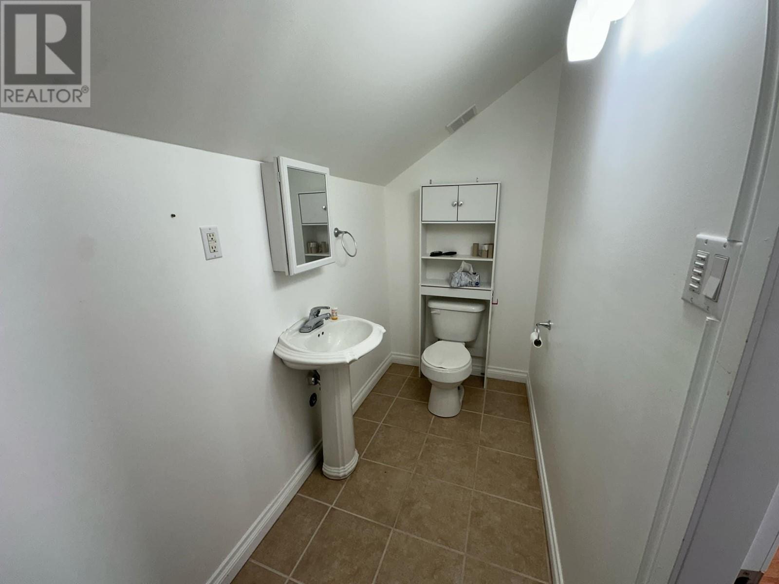 1860 Oak Street, Trail, British Columbia  V1R 3Z6 - Photo 13 - 10338000