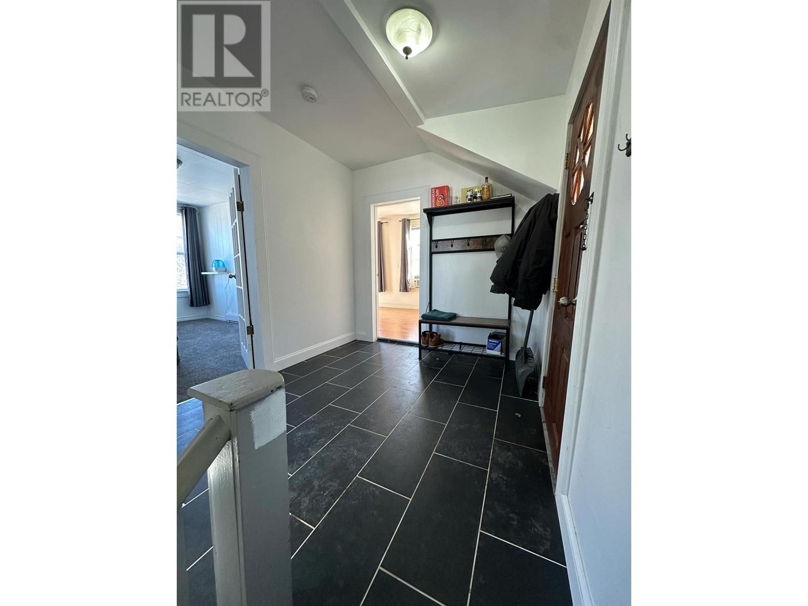 1860 Oak Street, Trail, British Columbia  V1R 3Z6 - Photo 16 - 10338000