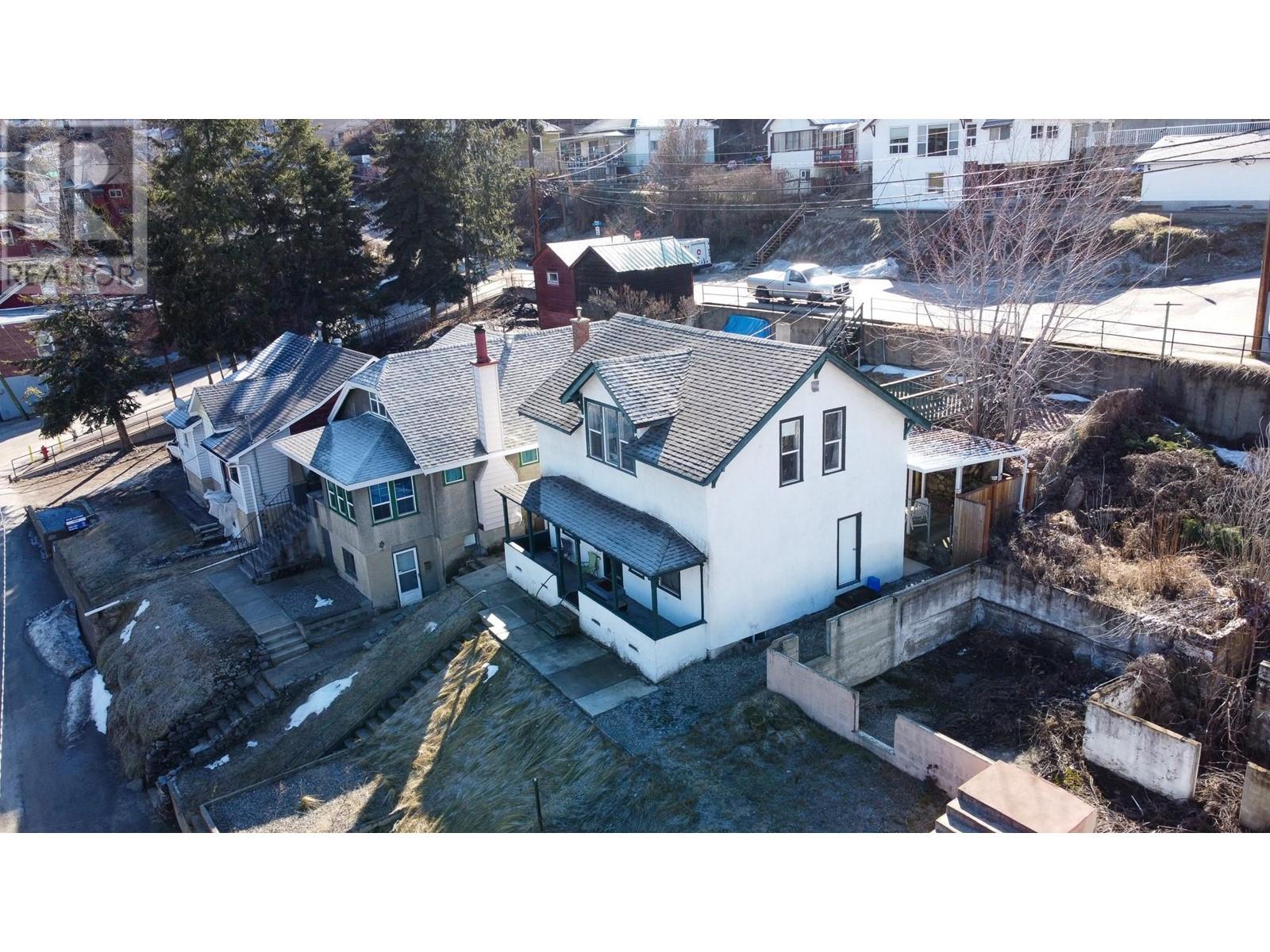 1860 Oak Street, Trail, British Columbia  V1R 3Z6 - Photo 2 - 10338000
