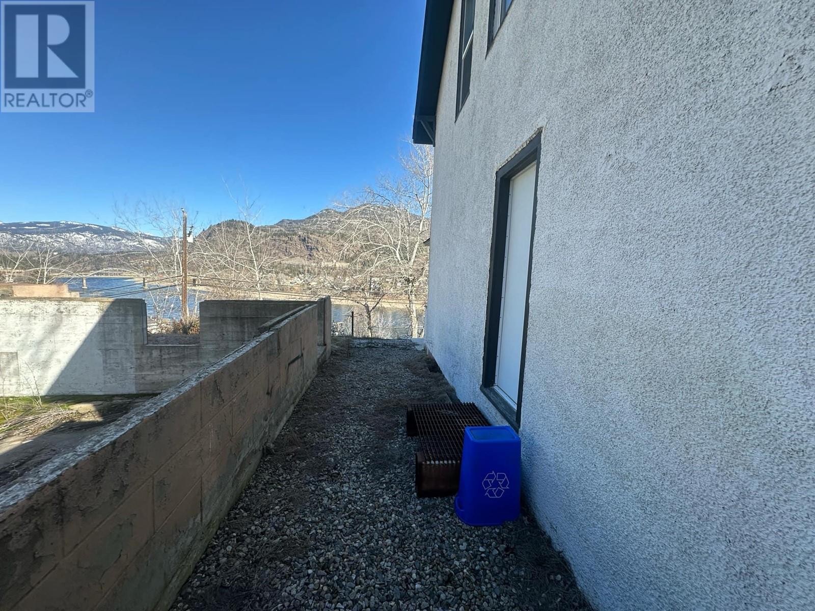1860 Oak Street, Trail, British Columbia  V1R 3Z6 - Photo 25 - 10338000