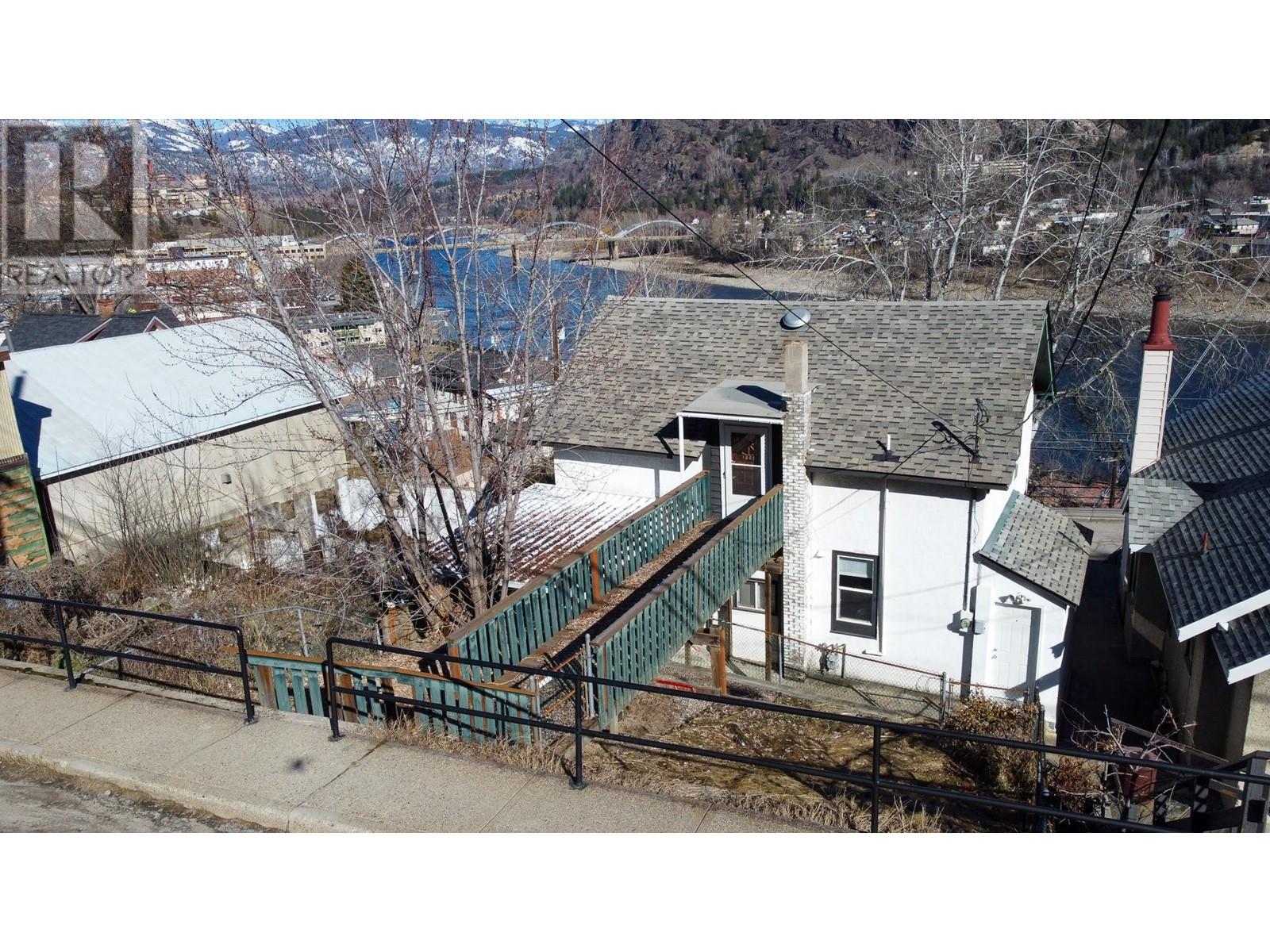 1860 Oak Street, Trail, British Columbia  V1R 3Z6 - Photo 4 - 10338000