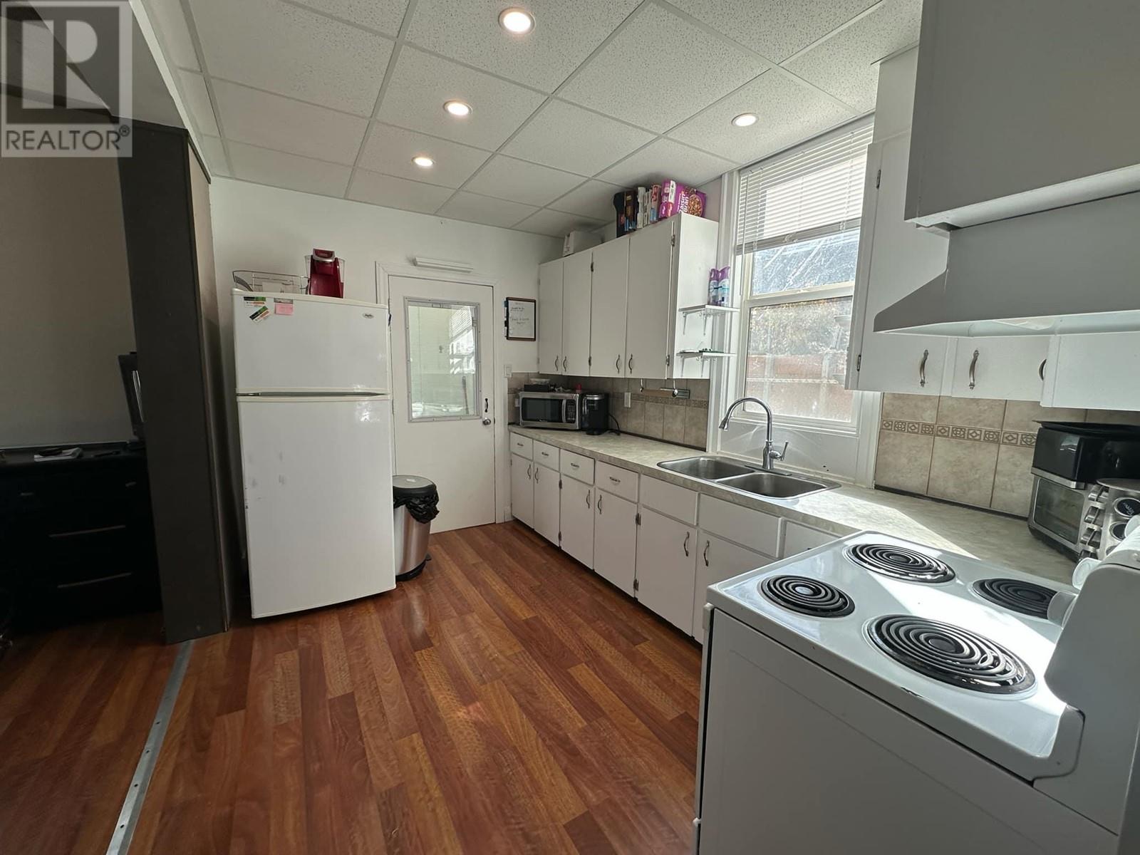 1860 Oak Street, Trail, British Columbia  V1R 3Z6 - Photo 6 - 10338000