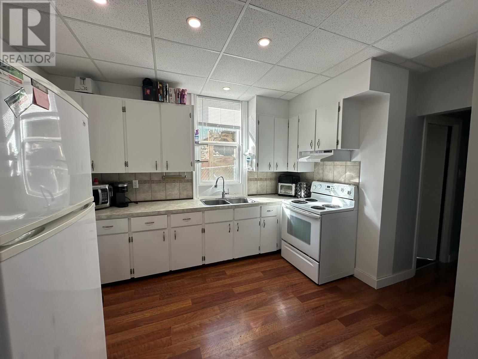1860 Oak Street, Trail, British Columbia  V1R 3Z6 - Photo 7 - 10338000