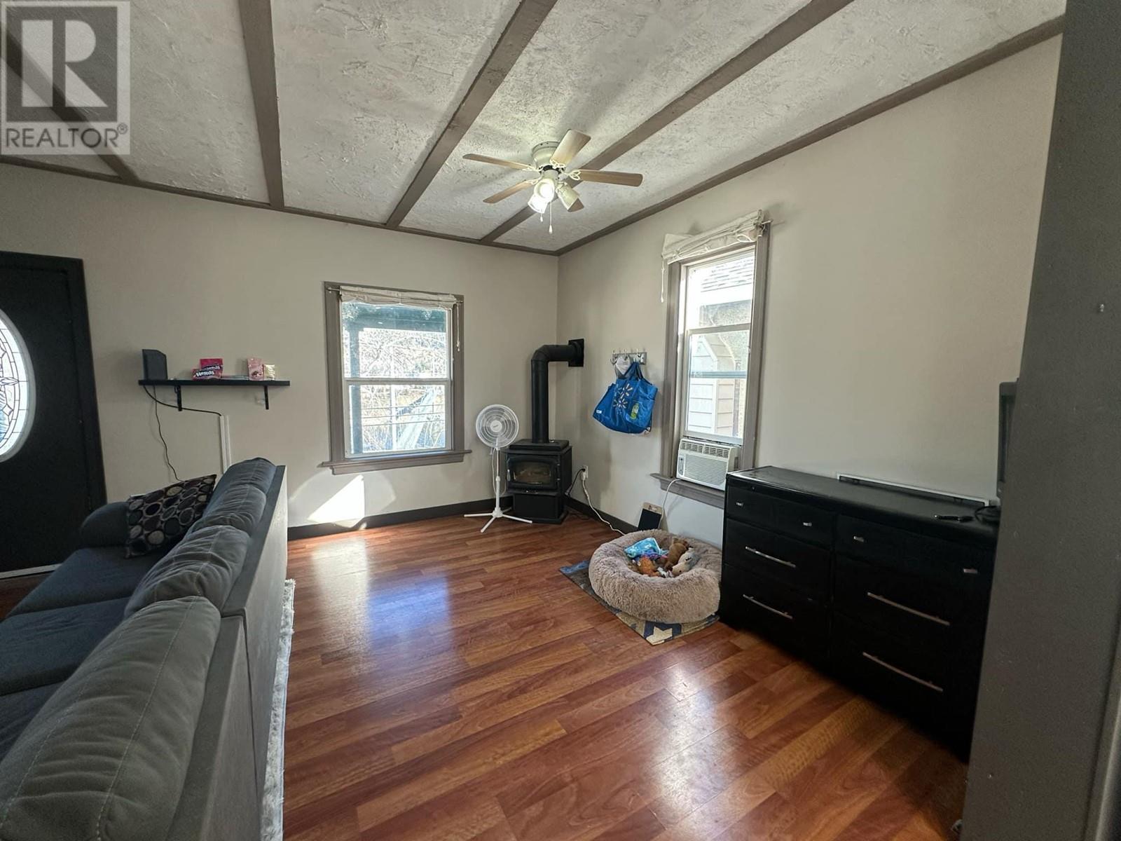 1860 Oak Street, Trail, British Columbia  V1R 3Z6 - Photo 8 - 10338000