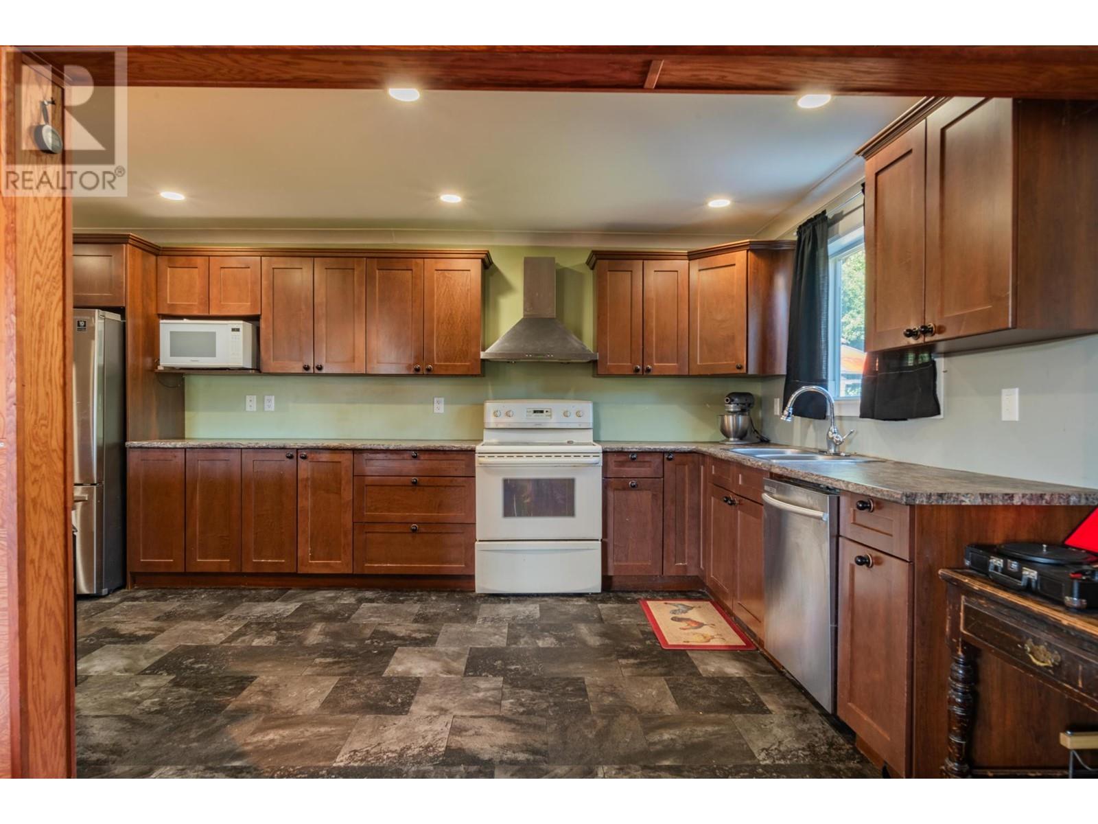 625 11th Avenue, Montrose, British Columbia  V0G 1P0 - Photo 13 - 10338200