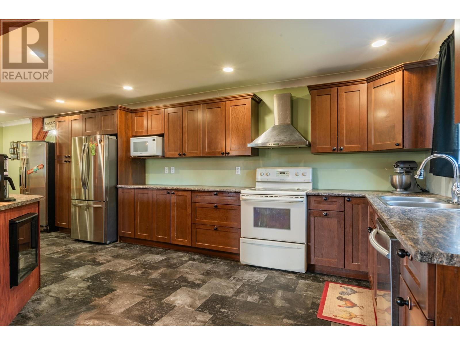 625 11th Avenue, Montrose, British Columbia  V0G 1P0 - Photo 14 - 10338200