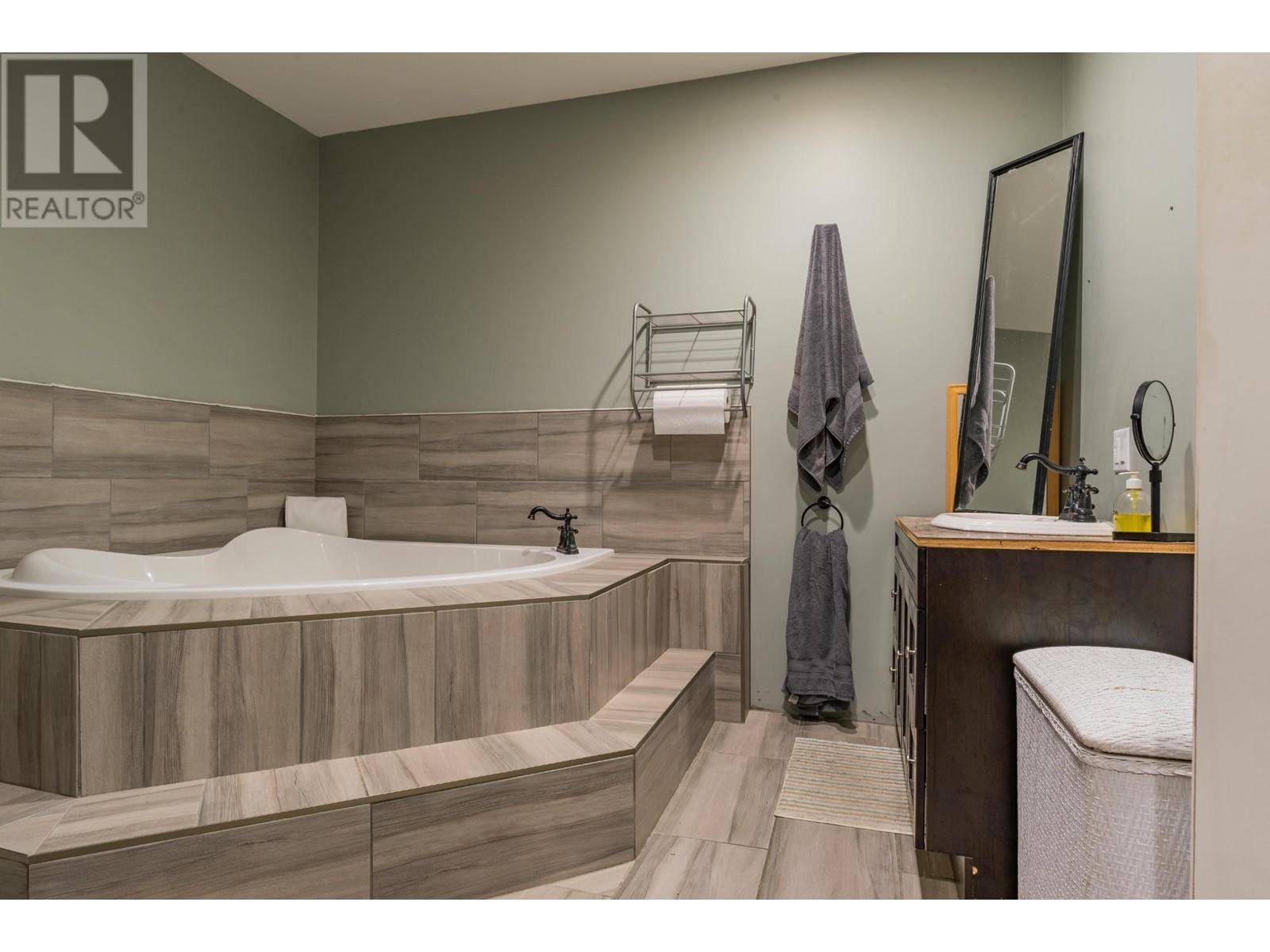 625 11th Avenue, Montrose, British Columbia  V0G 1P0 - Photo 34 - 10338200