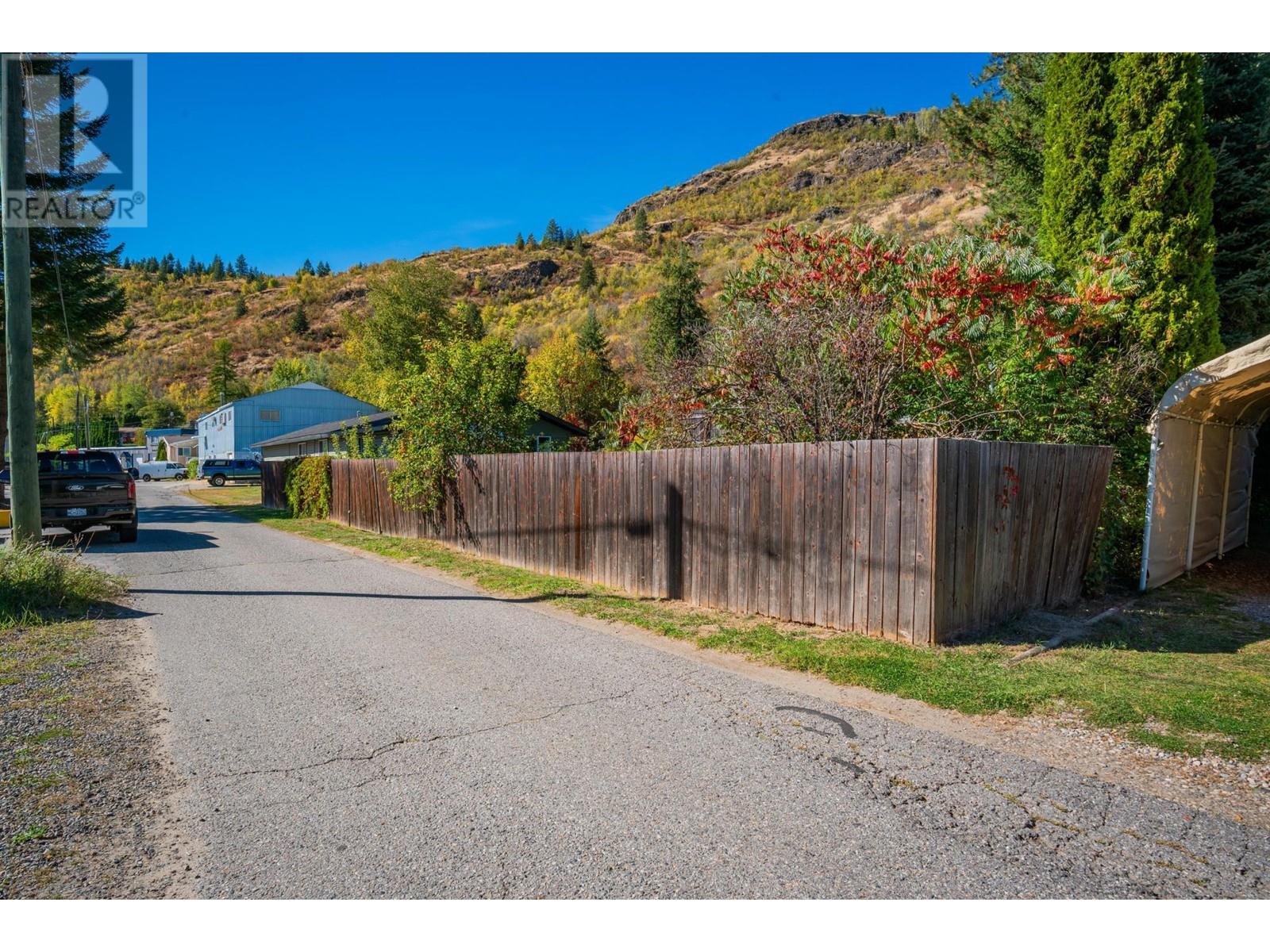 625 11th Avenue, Montrose, British Columbia  V0G 1P0 - Photo 37 - 10338200