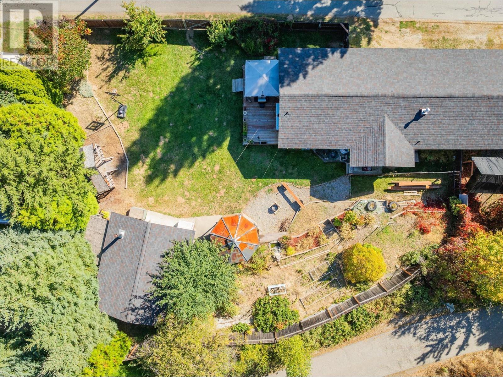 625 11th Avenue, Montrose, British Columbia  V0G 1P0 - Photo 4 - 10338200