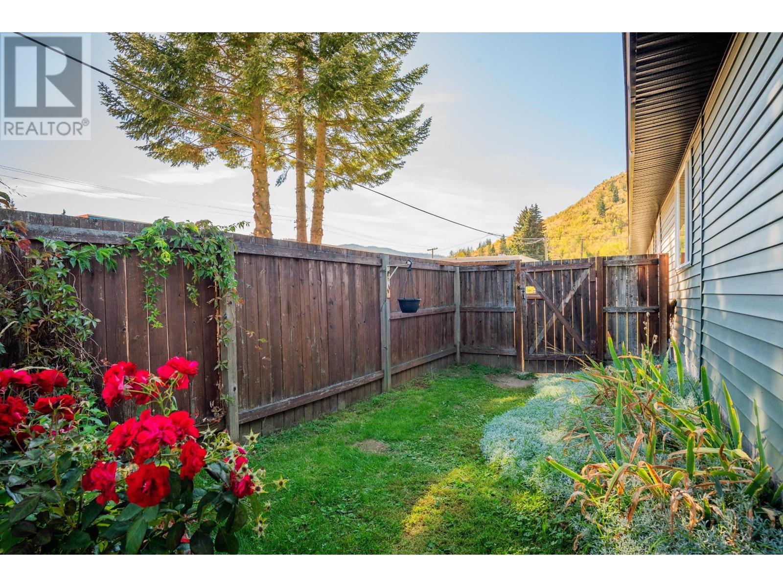 625 11th Avenue, Montrose, British Columbia  V0G 1P0 - Photo 43 - 10338200