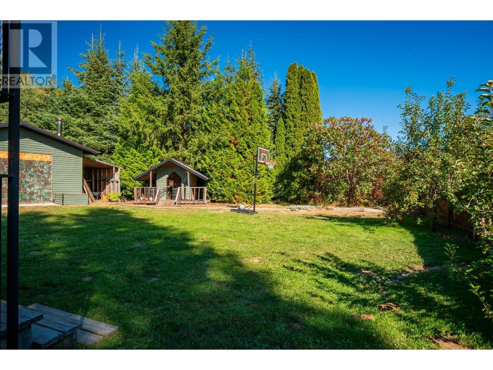 625 11th Avenue, Montrose, British Columbia  V0G 1P0 - Photo 44 - 10338200