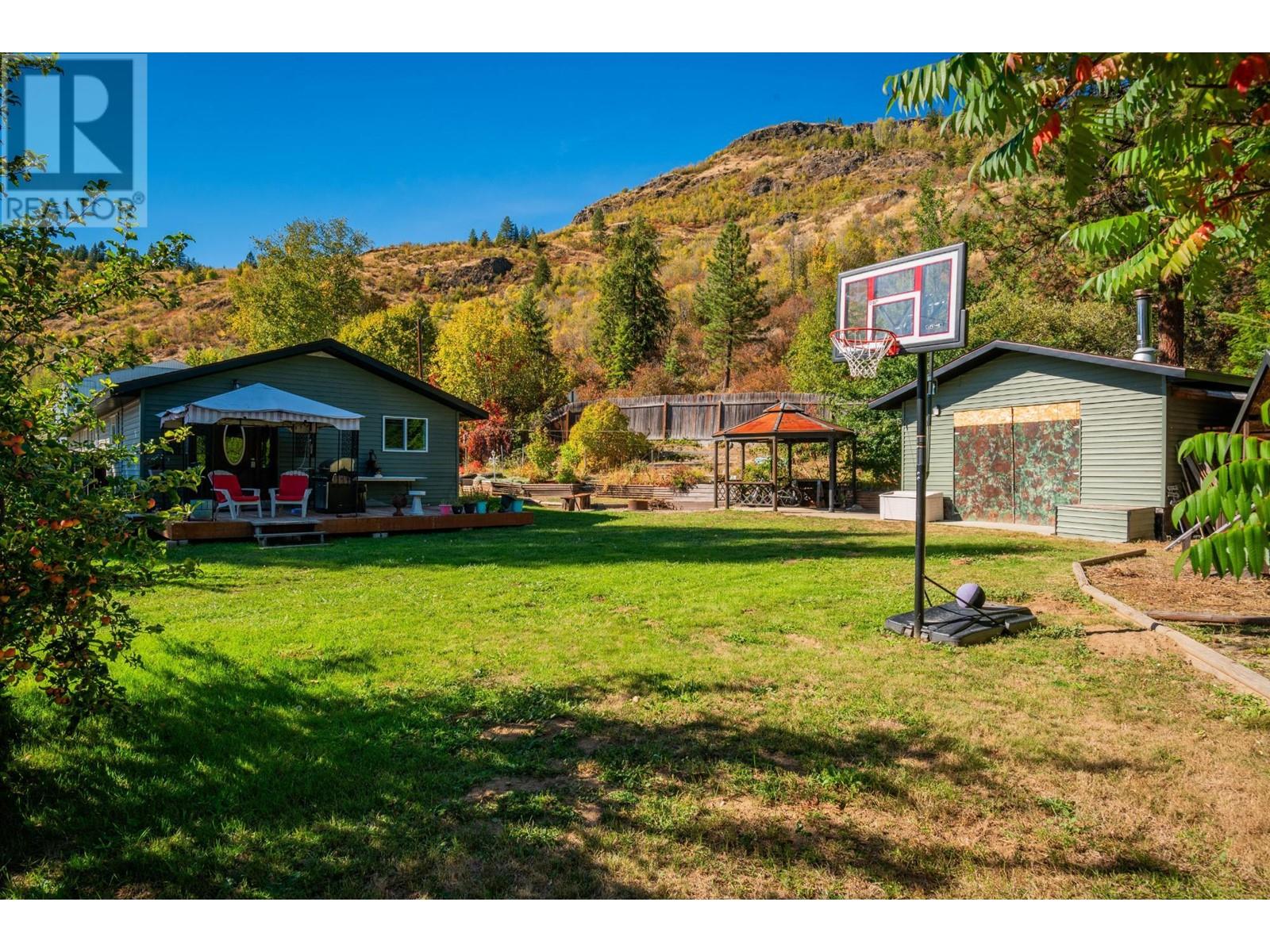 625 11th Avenue, Montrose, British Columbia  V0G 1P0 - Photo 45 - 10338200
