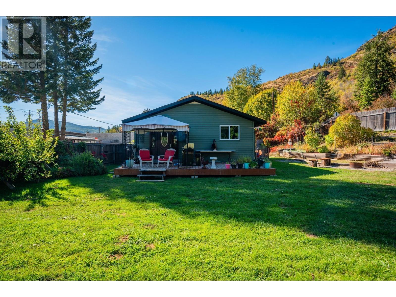 625 11th Avenue, Montrose, British Columbia  V0G 1P0 - Photo 46 - 10338200