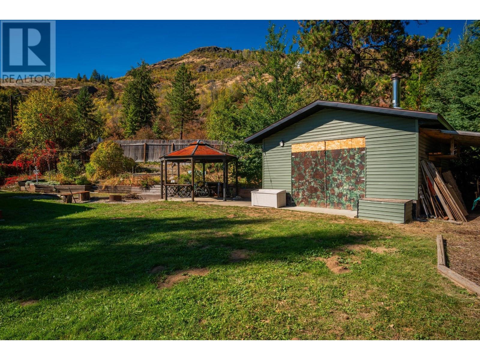 625 11th Avenue, Montrose, British Columbia  V0G 1P0 - Photo 47 - 10338200