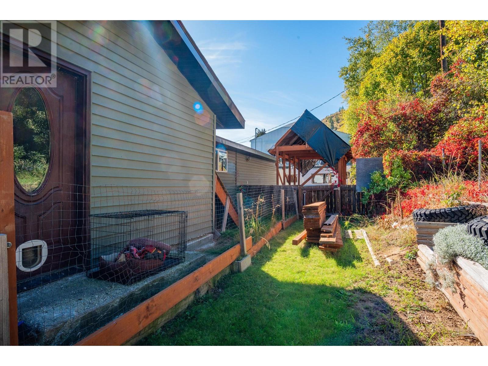 625 11th Avenue, Montrose, British Columbia  V0G 1P0 - Photo 51 - 10338200