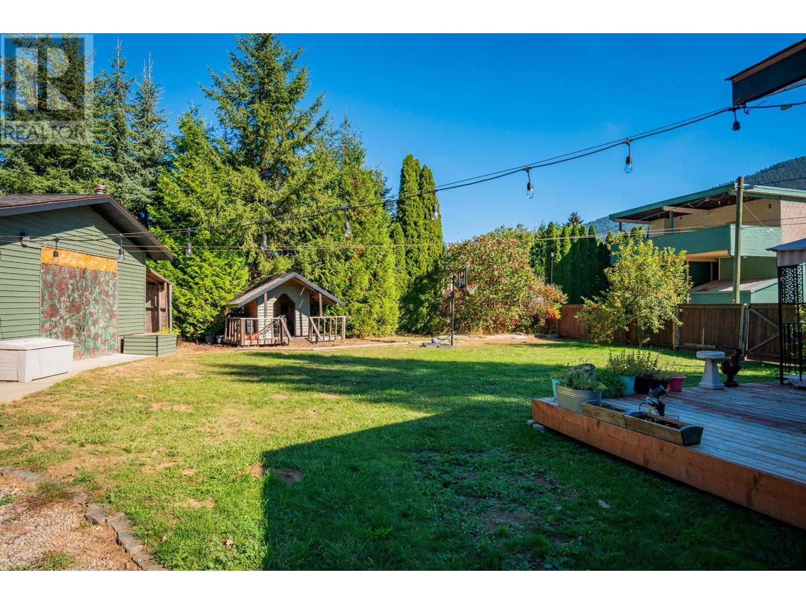 625 11th Avenue, Montrose, British Columbia  V0G 1P0 - Photo 53 - 10338200