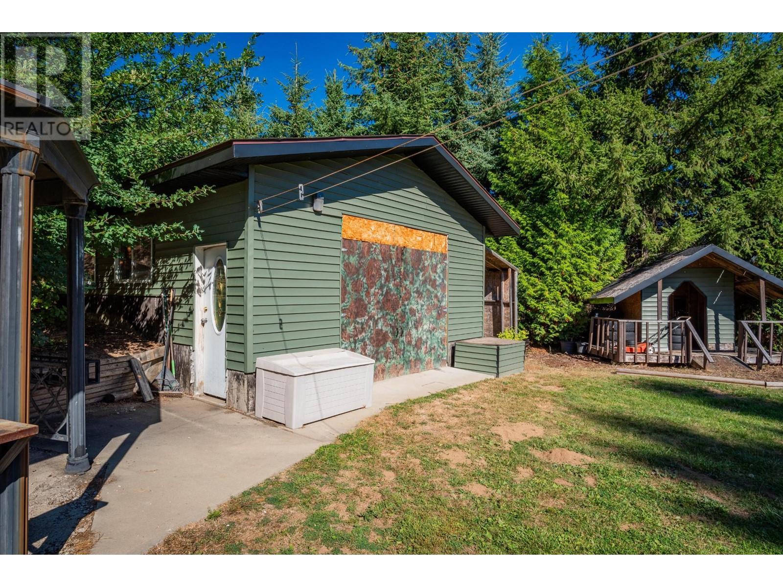 625 11th Avenue, Montrose, British Columbia  V0G 1P0 - Photo 54 - 10338200