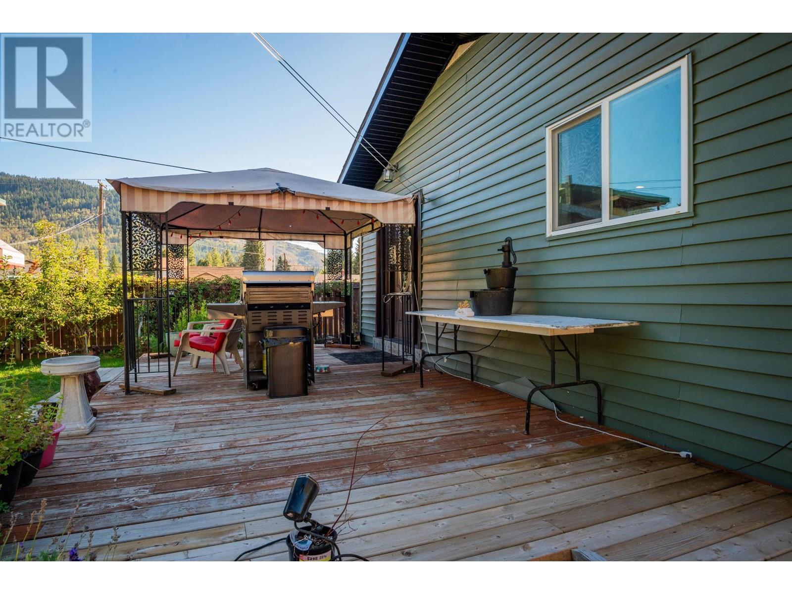 625 11th Avenue, Montrose, British Columbia  V0G 1P0 - Photo 56 - 10338200