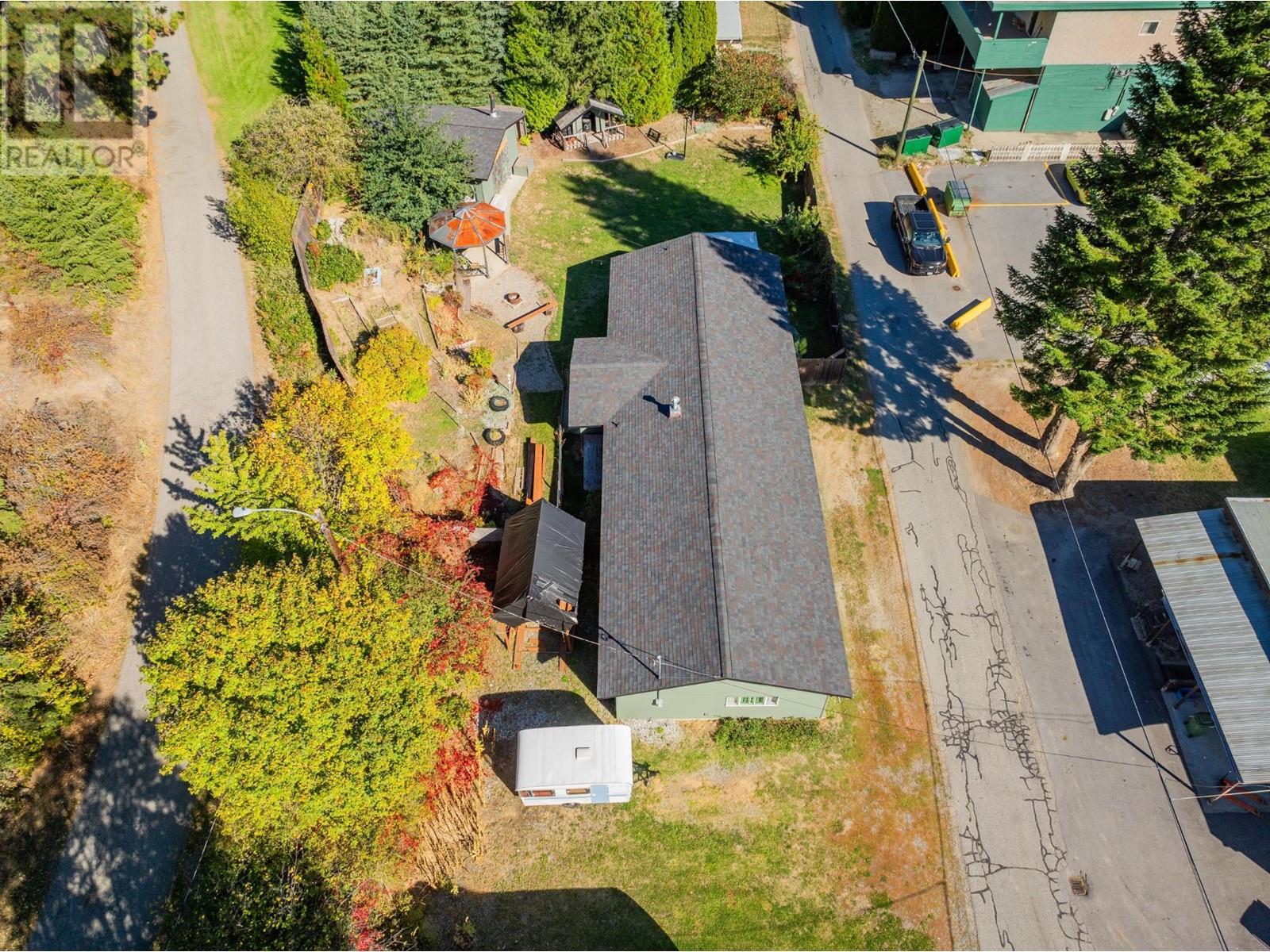 625 11th Avenue, Montrose, British Columbia  V0G 1P0 - Photo 6 - 10338200