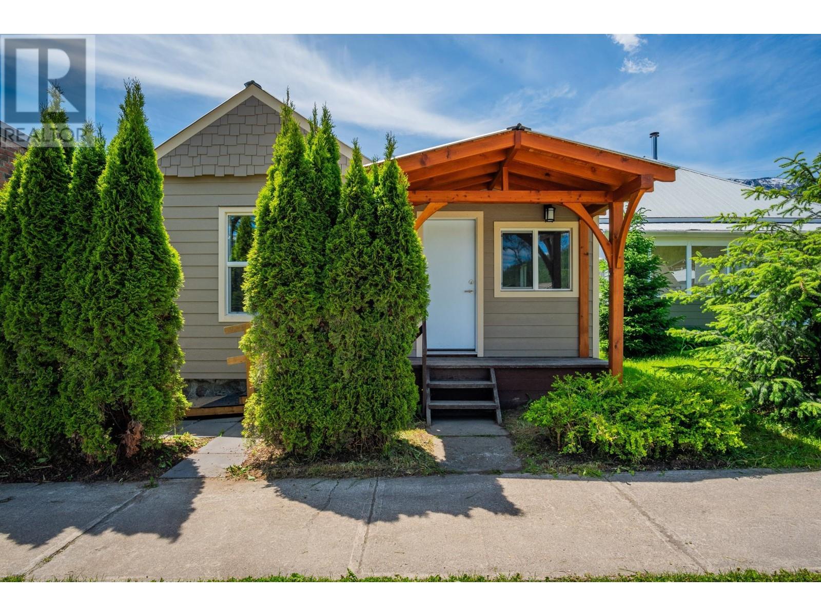 411 A Avenue, Kaslo, British Columbia  V0G 1M0 - Photo 1 - 10337374