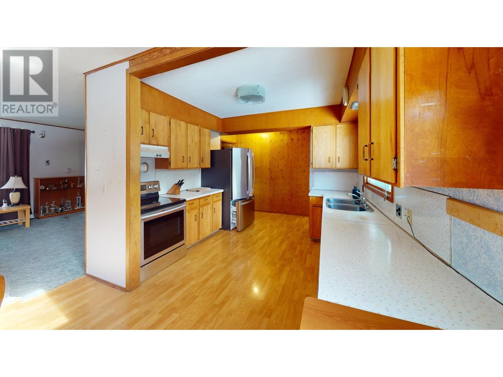 99 Tamarac Avenue, Fruitvale, British Columbia  V0G 1L0 - Photo 11 - 10334747