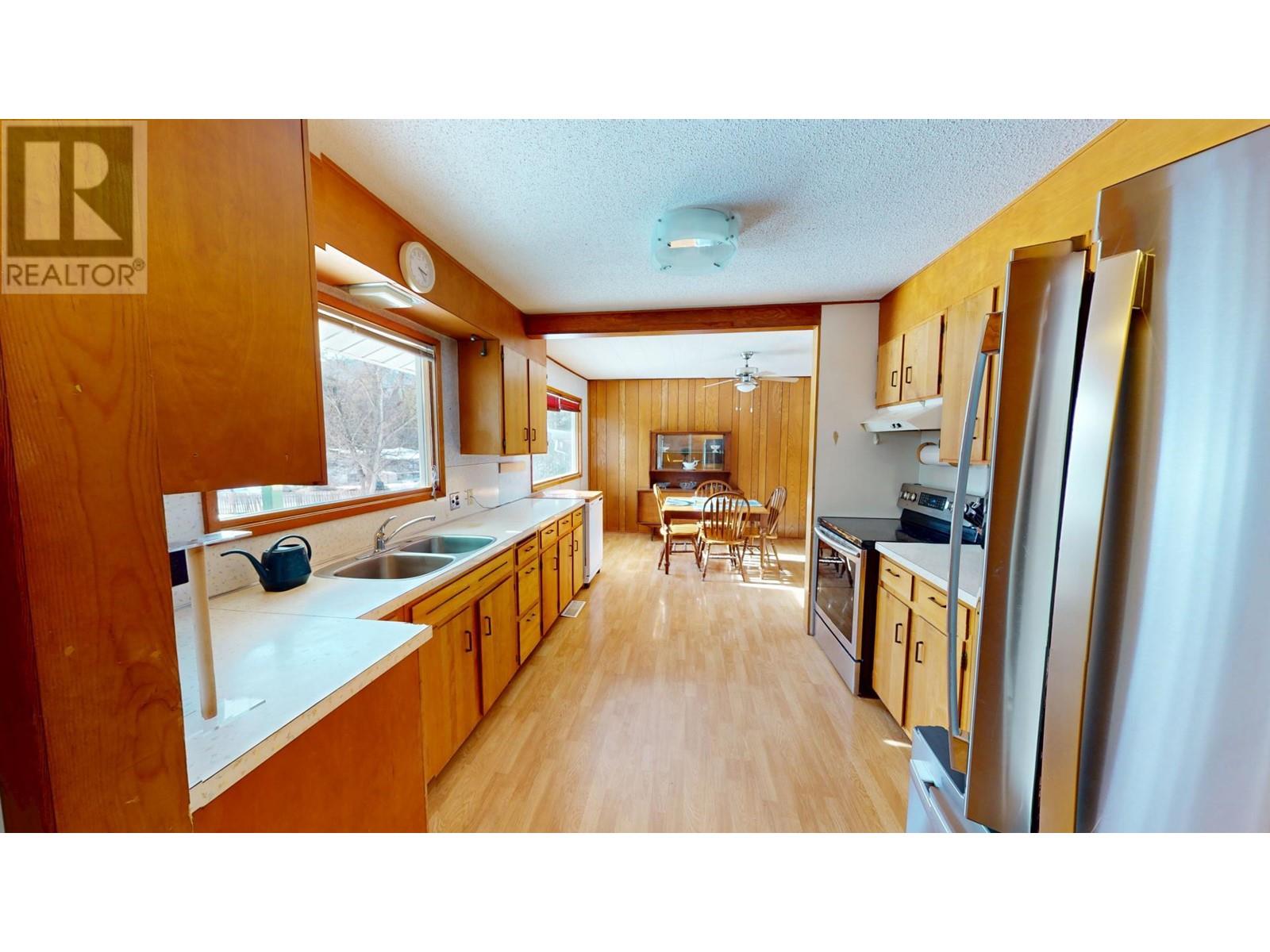 99 Tamarac Avenue, Fruitvale, British Columbia  V0G 1L0 - Photo 13 - 10334747