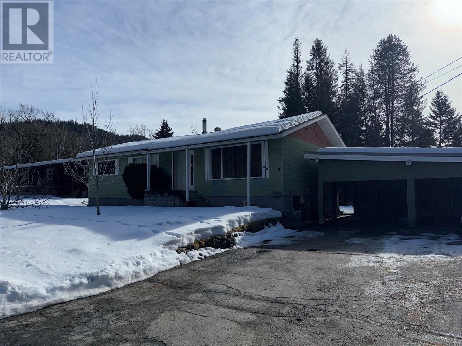 99 Tamarac Avenue, Fruitvale, British Columbia  V0G 1L0 - Photo 2 - 10334747