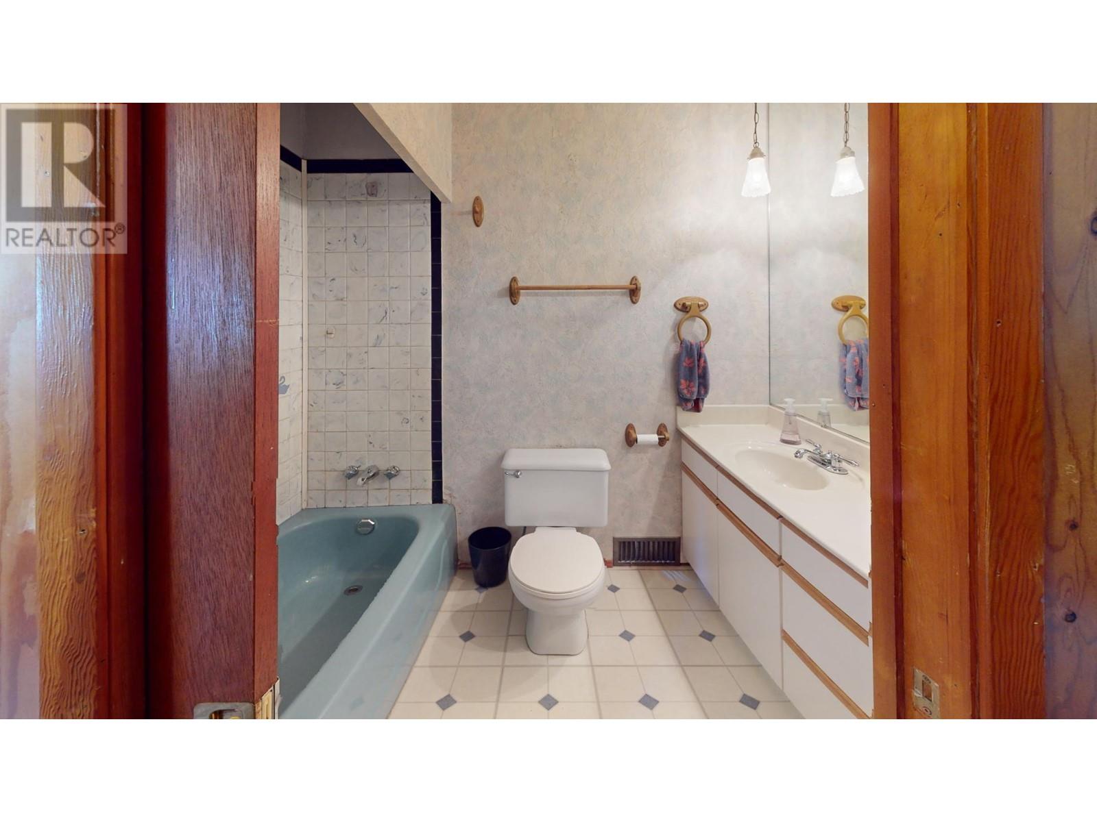 99 Tamarac Avenue, Fruitvale, British Columbia  V0G 1L0 - Photo 22 - 10334747