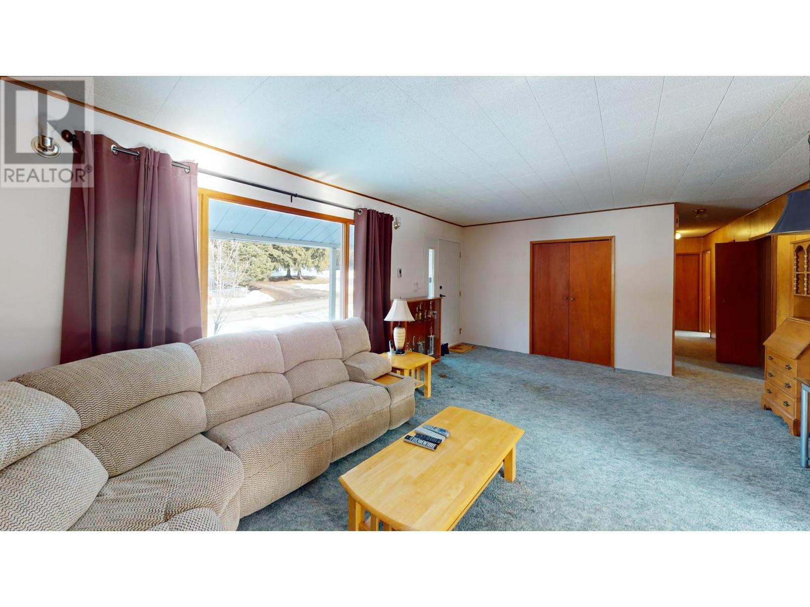 99 Tamarac Avenue, Fruitvale, British Columbia  V0G 1L0 - Photo 4 - 10334747