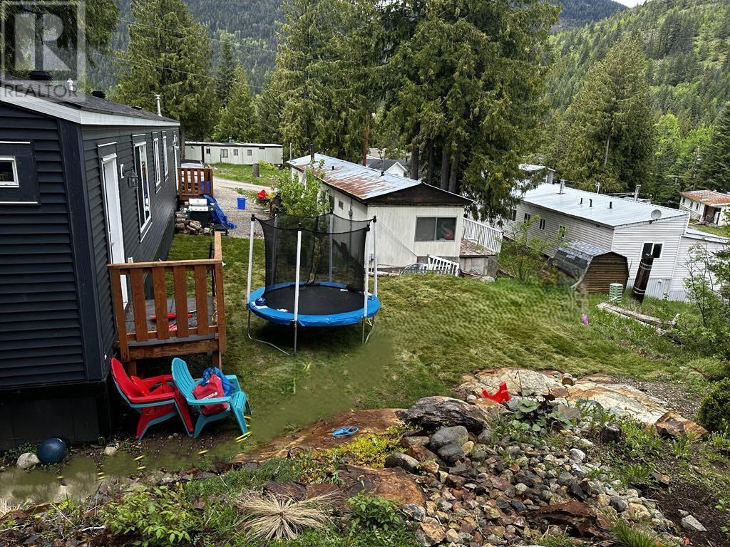 891 Monte Vista Drive Unit# 43, Rossland, British Columbia  V0G 1Y0 - Photo 3 - 10338193