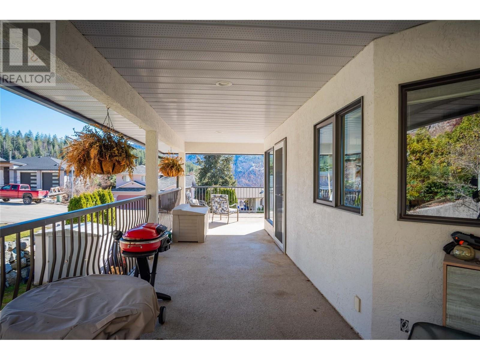 2381 Mcbride Street, Trail, British Columbia  V1R 3A6 - Photo 15 - 10338018