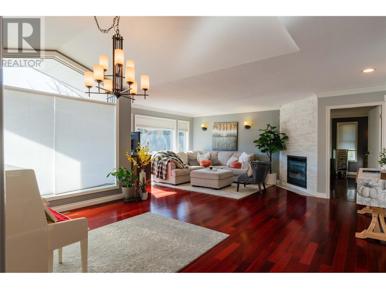 2381 Mcbride Street, Trail, British Columbia  V1R 3A6 - Photo 3 - 10338018