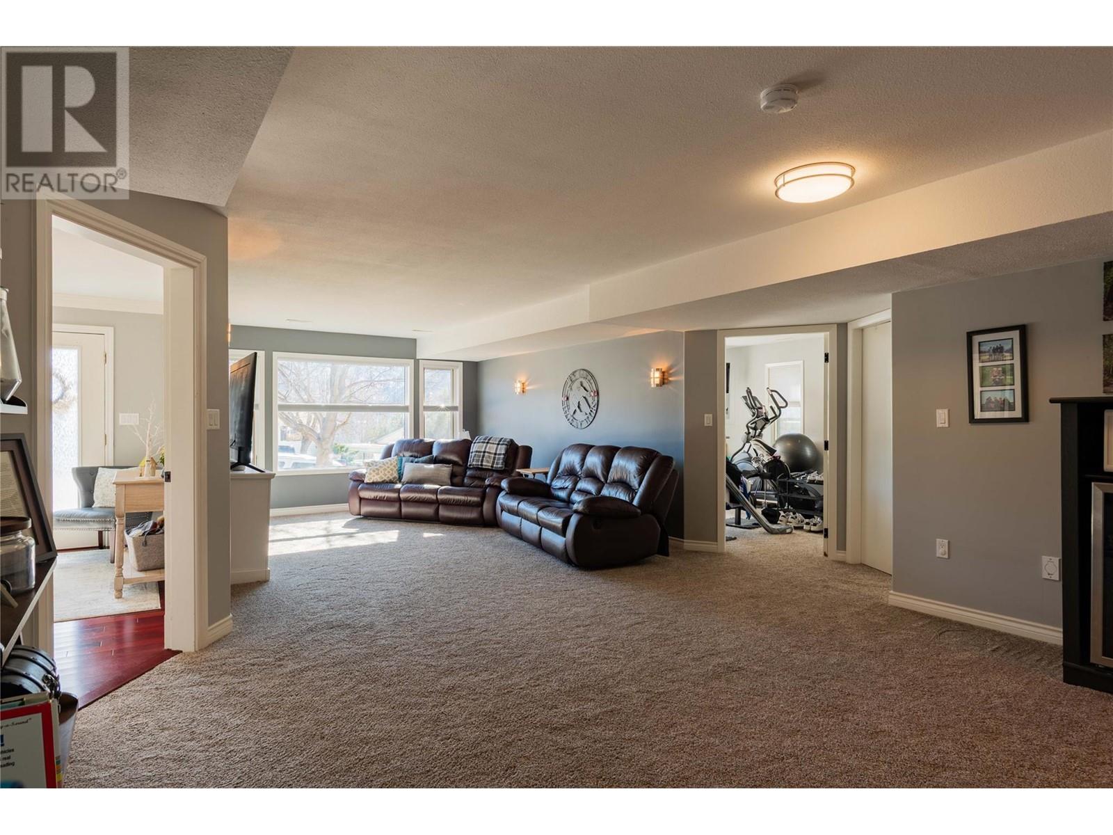 2381 Mcbride Street, Trail, British Columbia  V1R 3A6 - Photo 30 - 10338018